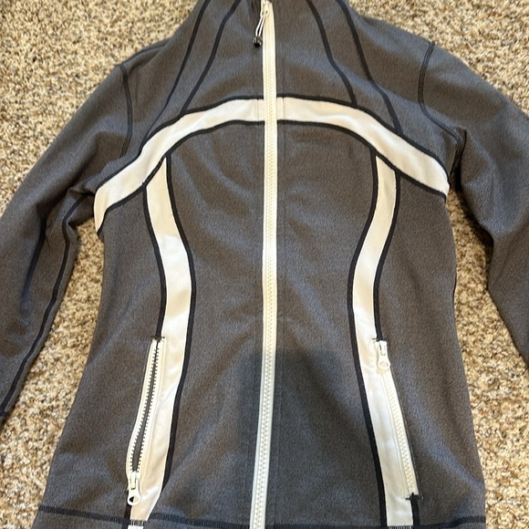 Lululemon define zip up. Size 8. - Picture 2 of 7